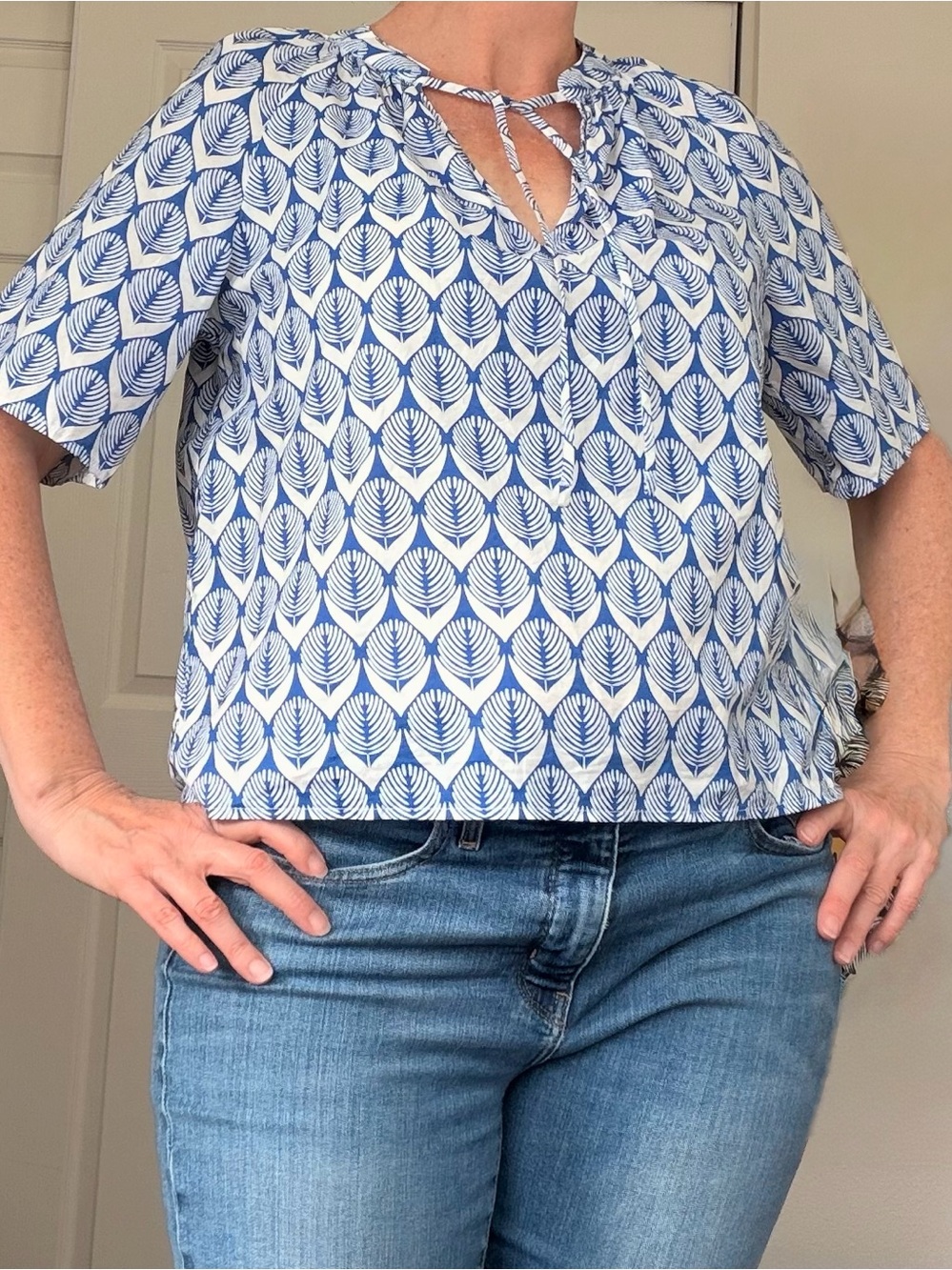 Lesley Evers - M - Blue & White Printed Tie-Neck Women's Top